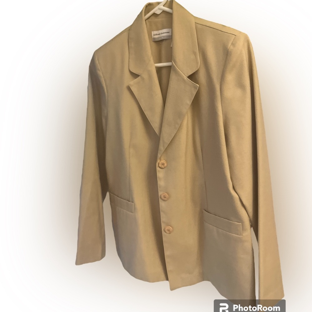 NWT Alfred Dunner beige blazer, size 10 petite, rare no longer made